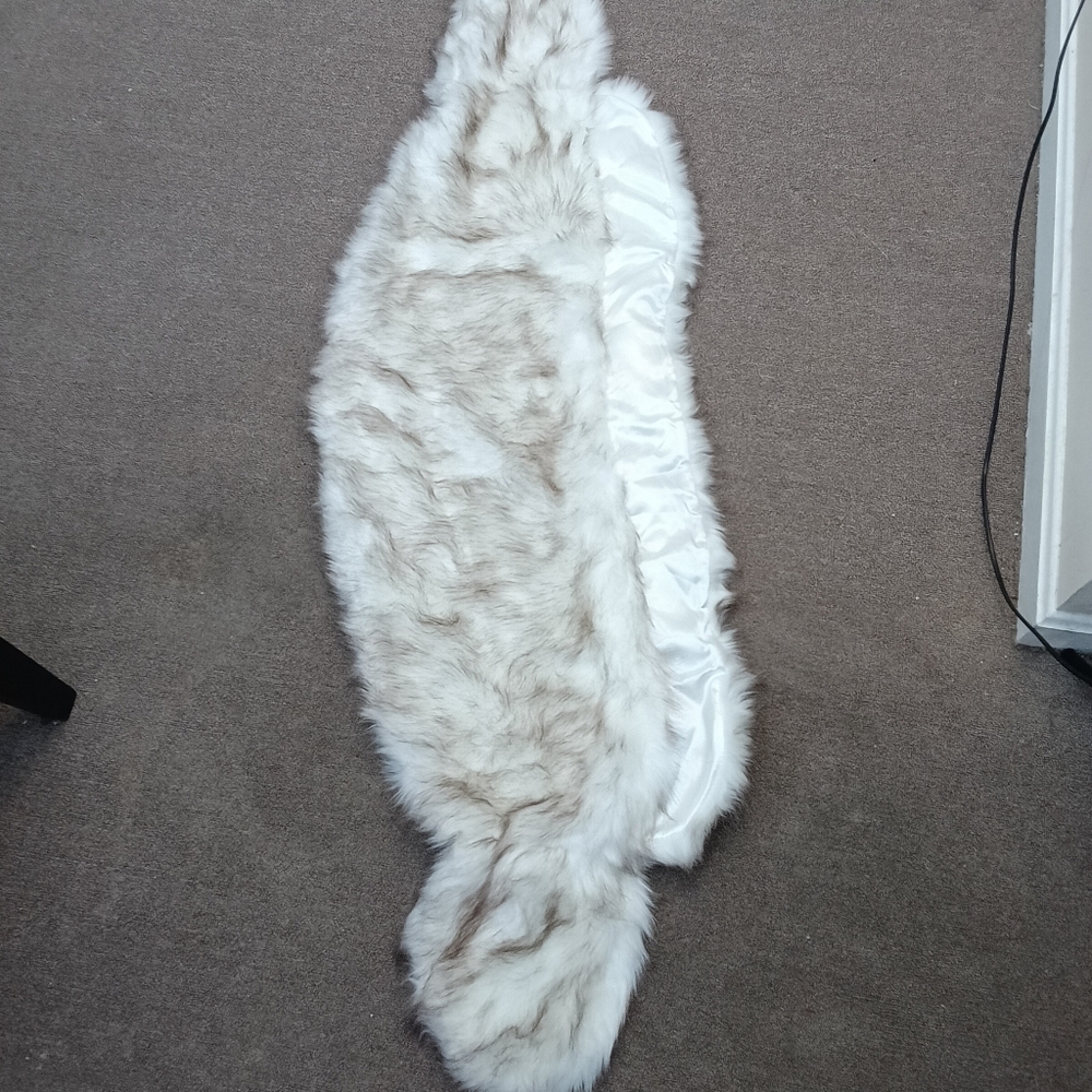 Elegant White Faux Shaw Length 55" Wide 18" New No Tag - Picture 6 of 7